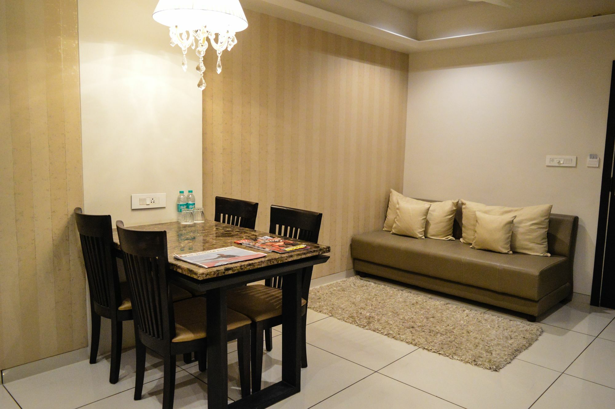 The Baroda Residency होटल