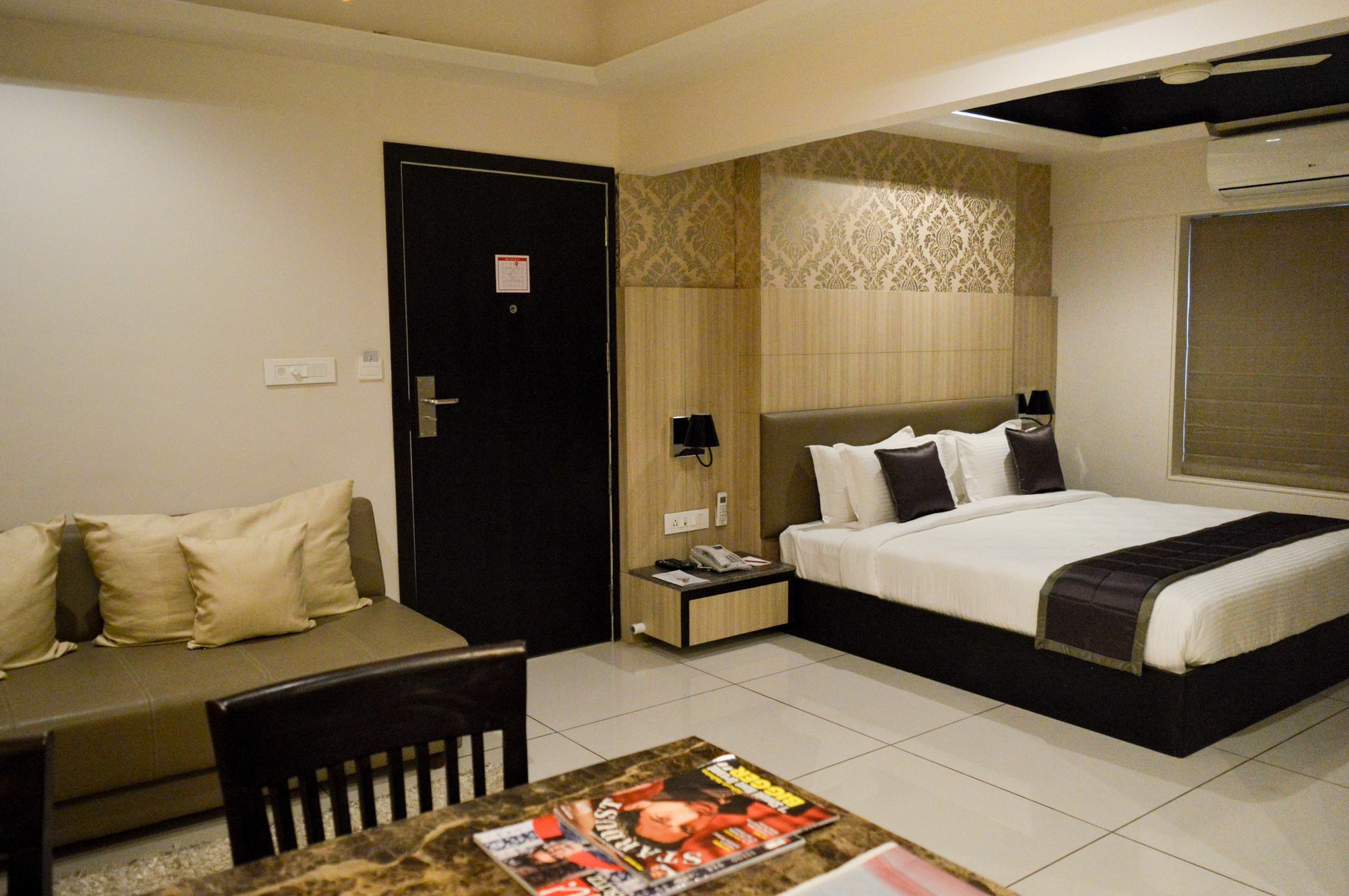 The Baroda Residency होटल Vadodara